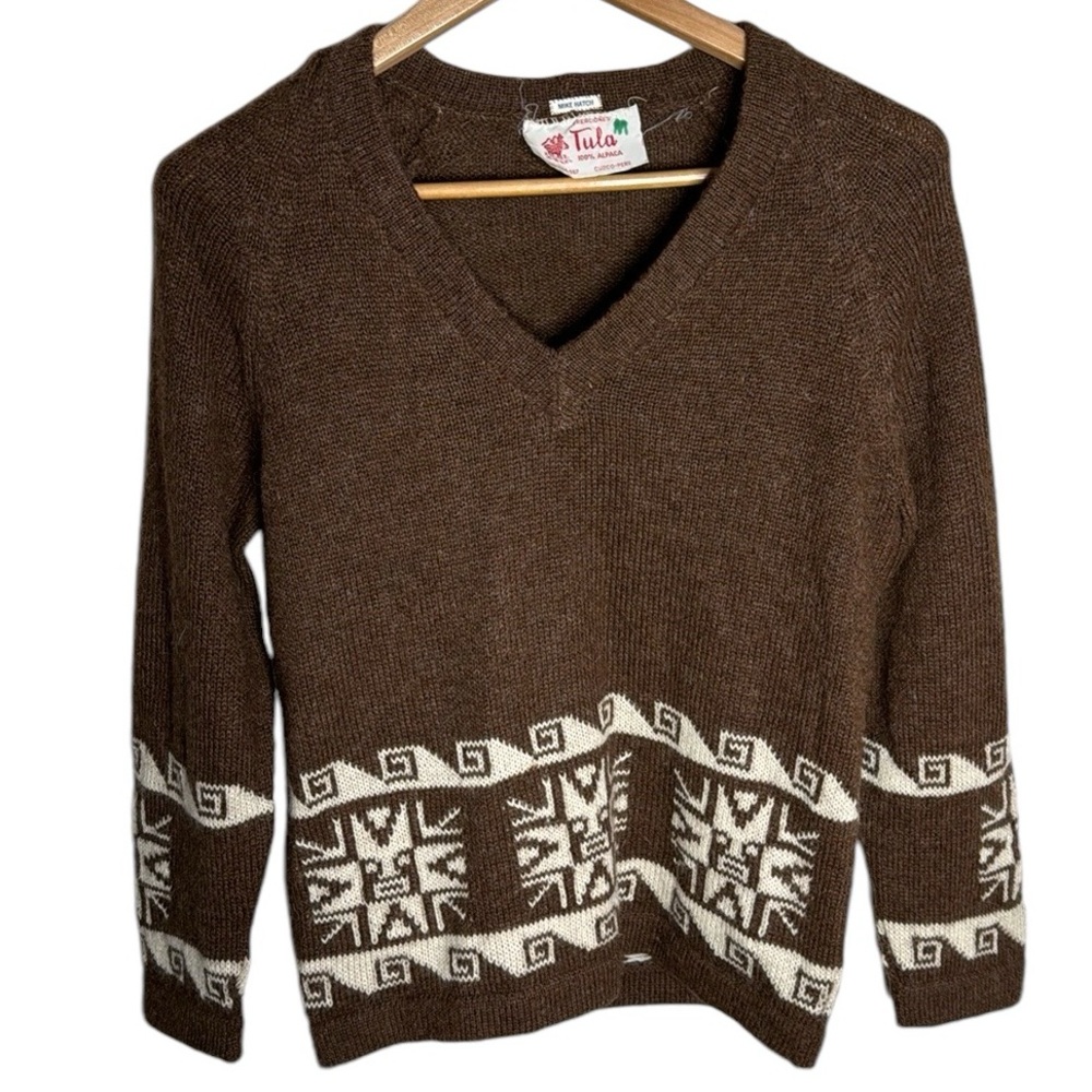 Tula Alpaca v-neck sweater with native Peru ornament brow cream size M